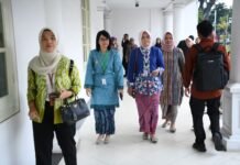 Amanda Soemedi Hadiri Rakernas Dewan Kerajinan Nasional Tahun 2024 Caption: Penjabat Ketua Dewan Kerajinan Nasional Daerah (Dekranasda) Provinsi Jawa Barat Amanda Soemedi Bey Machmudin mengikuti Rapat Kerja Nasional Dekranas Tahun 2024 dengan tema "Perajin Muda, Lestarikan Warisan Budaya" di Sekretariat Wakil Presiden RI, Jakarta, Selasa (27/8/2024).(Foto: Rizal FS/Biro Adpim Jabar dan Jerri/Setwapres)