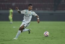 Bojan Hodak Bela Robi Darwis yang Dihujani Kritik Bek kanan PERSIB, Robi Darwis. (PERSIB.co.id/Fernando Hero)