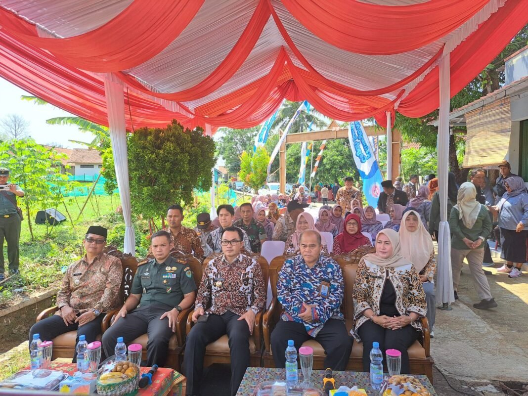 Acara peresmian sumber air bersih di Desa Winduhaji, Kecamatan Sedong. Foto: Diskominfo Kabupaten Cirebon.