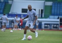 David da Silva Kembali Berlatih Penyerang PERSIB, David da Silva sudah kembali berlatih menjelang pertandingan melawan Madura United di SPOrT Jabar Arcamanik, Kota Bandung, Rabu 25 September 2024. (PERSIB.co.id/Sutanto Nurhadi Permana)
