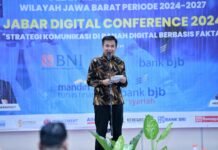 Bey Machmudin Ajak AMSI Jabar Tingkatkan Literasi Digital Masyarakat Pj Gubernur Jabar Bey Machmudin dalam seminar 'Jabar Digital Conference' yang dirangkai pelantikan pengurus Asosiasi Media Siber Indonesia (AMSI) Wilayah Jawa Barat periode 2024-2027. FOTO; Pemprov Jabar.