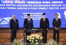 Bey Machmudin Ajak Unpad Berkolaborasi Bersama Pemprov Jabar Pj Gubernur Jawa Barat Bey Machmudin menghadiri Pelantikan Rektor UNPAD periode 2024-2029 Di Graha Sanusi Unpad Dipatiukur, Kota Bandung, Senin (7/10/2024) (RizalFS/DokpimĀ Jabar)
