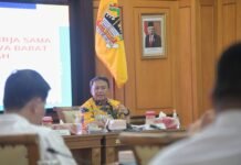 Jabar-Jateng Kerja Sama Pengelolaan Daerah Perbatasan Sekda Jabar Herman Suryatman didampingi Asisten Perekonomian beserta jajaran beraudiensi dengan Sekretaris Daerah Provinsi Jawa Tengah dan jajaran terkait Penandatanganan Perjanjian Kerja Sama Pengelolaan Batas Daerah di Ruang Rapat Pemdaprov Jateng, Kota Semarang Jawa Tengah