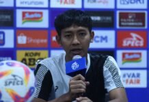 Kebahagiaan Beckham Usai Bantu Persib Kalahkan Persita Gelandang PERSIB, Beckham Putra Nugraha memberikan keterangan pers usai pertandingan melawan Persita Tangerang di Stadion Gelora Bandung Lautan Api, Minggu, 22 Desember 2024. (PERSIB.co.id/Barly Isham)