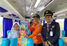 Meriahkan Libur Isra Miraj, KAI Daop 3 Cirebon Berikan Souvenir untuk Penumpang Cilik