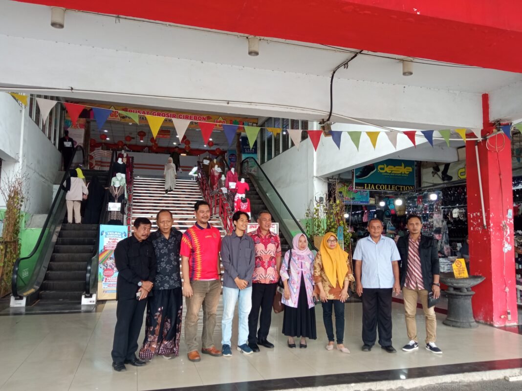 Kepala Disbudpar Kota Cirebon, Agus Sukmanjaya (tengah)/Foto: Cirebon Pulse