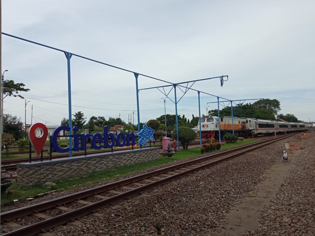 Stasiun Cirebon/(Foto: Cirebon Pulse)