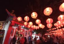 Cahaya Lampion dan Lilin dalam Keindahan Imlek di Vihara Dewi Welas Asih