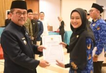 Bupati Cirebon Serahkan SK CPNS 2024 dan Tekankan Penerapan Manajemen Talenta