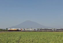 Menikmati Perjalanan dan Panorama Alam Lewat Jalur Kereta Daop 3 Cirebon