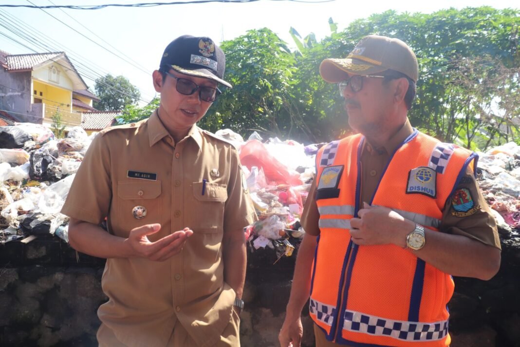 Bupati Cirebon, Imron (kanan)/Foto: Istimewa)