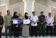 Pemkab Cirebon Salurkan Santunan untuk Korban Longsor Gunung Kuda