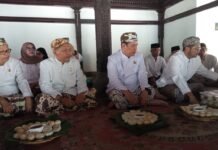 Keraton Kasepuhan Cirebon Gelar Tradisi Apeman sebagai Bentuk Tolak Bala