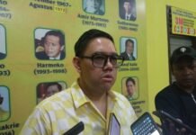 Bagi Sembako di Cirebon, Dave Laksono Ajak Masyarakat Perkuat Kebersamaan