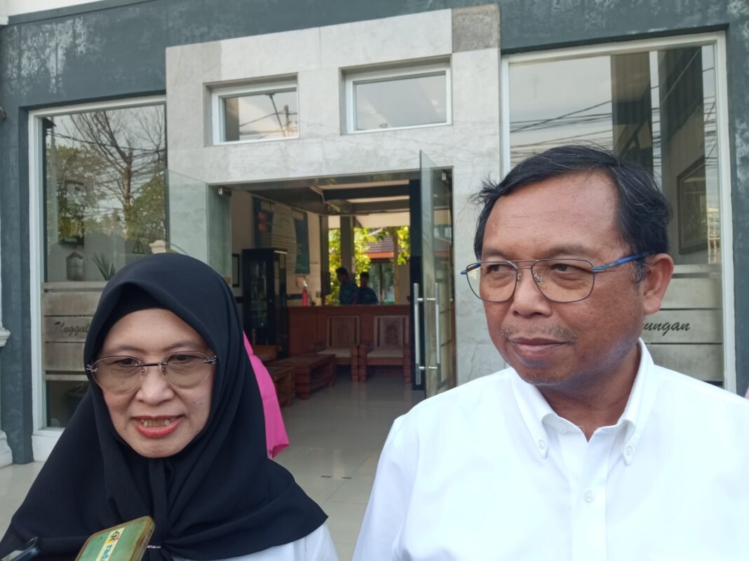 Anggota DPRD Jabar, dr Ratnawati(kanan)/Foto: Cirebon Pulse