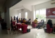 Donor Darah dan Santunan Warnai HUT ke-14 OJK di Cirebon