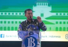 Wagub Jabar: Cinta Rupiah Adalah Bentuk Nyata Cinta Tanah Air Wagub Jabar Erwan Setiawan saat menghadiri Bincang Rupiah dan Pahlawan (Rupawan) di Convention Hall Telkom University, Kota Bandung, Jumat (7/11/2025).