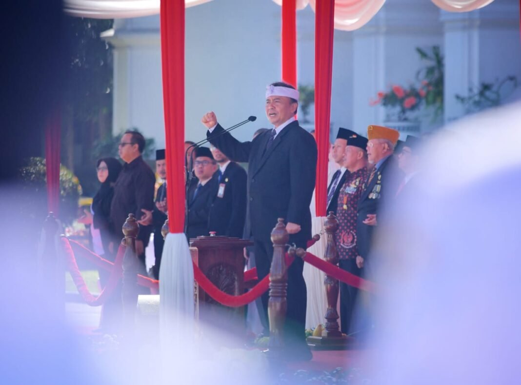 Upacara Peringatan Hari Pahlawan 2025 Tingkat Provinsi Jawa Barat dilaksanakan di halaman depan Gedung Sete, Senin (10/11/2025).