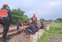 KAI Cirebon Imbau Masyarakat Tidak Ngabuburit di Jalur Rel Selama Ramadan