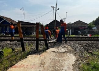 Tingkatkan Keselamatan, KAI Daop 3 Cirebon Tutup Perlintasan Sebidang Ilegal