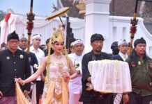 KDM Antar Mahkota Binokasih Kembali ke Museum Prabu Gesan Ulun