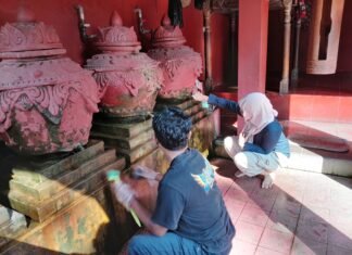 Generasi Milenial Cirebon Bebersih Masjid, Ajak Peduli Sejarah Lokal