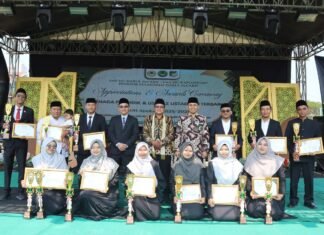 Dedikasi Putri Levia dan Sanwasi Berbuah Penghargaan, Jadi Guru Terbaik di SMP NU Darul Ma’arif