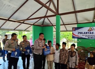 Satlantas Polres Cirebon Kota Santuni Anak Yatim Jelang HUT Bhayangkara ke-80