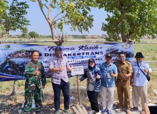 Saluran Air di Cirebon Dibersihkan, Program Padat Karya Bantu Ekonomi Warga