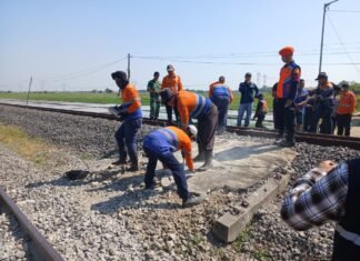 KAI Daop 3 Cirebon Tutup Perlintasan Ilegal, Prioritaskan Keselamatan
