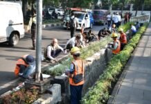 HUT ke-81 RI, Sekda Herman dan Pegawai Gotong-royong Bersihkan Gedung Sate