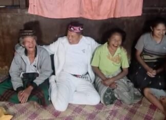 KDM Tinjau Korban Gempa di Manggarai Timur, Salurkan Bantuan Rumah