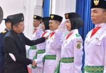 KDM Kukuhkan 51 Paskibraka Jabar 2026
