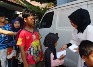 Peringati HUT ke-28 PAN, Rinna Suryanti Santuni Anak Yatim di Cirebon