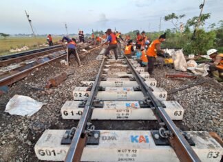 KAI Cirebon Ganti Bantalan Beton, Keandalan Jalur Kereta Diperkuat